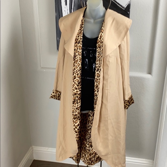 Allison Woods soft thin trench coat - Picture 2 of 5